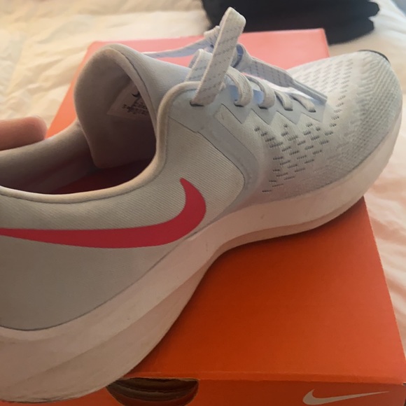 Zoom - Picture 6 of 6